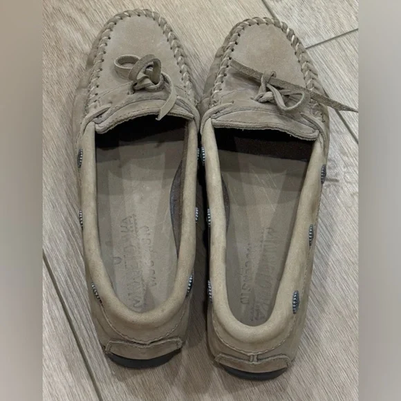 Minnetonka Women’s Suede Moccasin Loafers Tan Size 8 - Picture 2 of 7